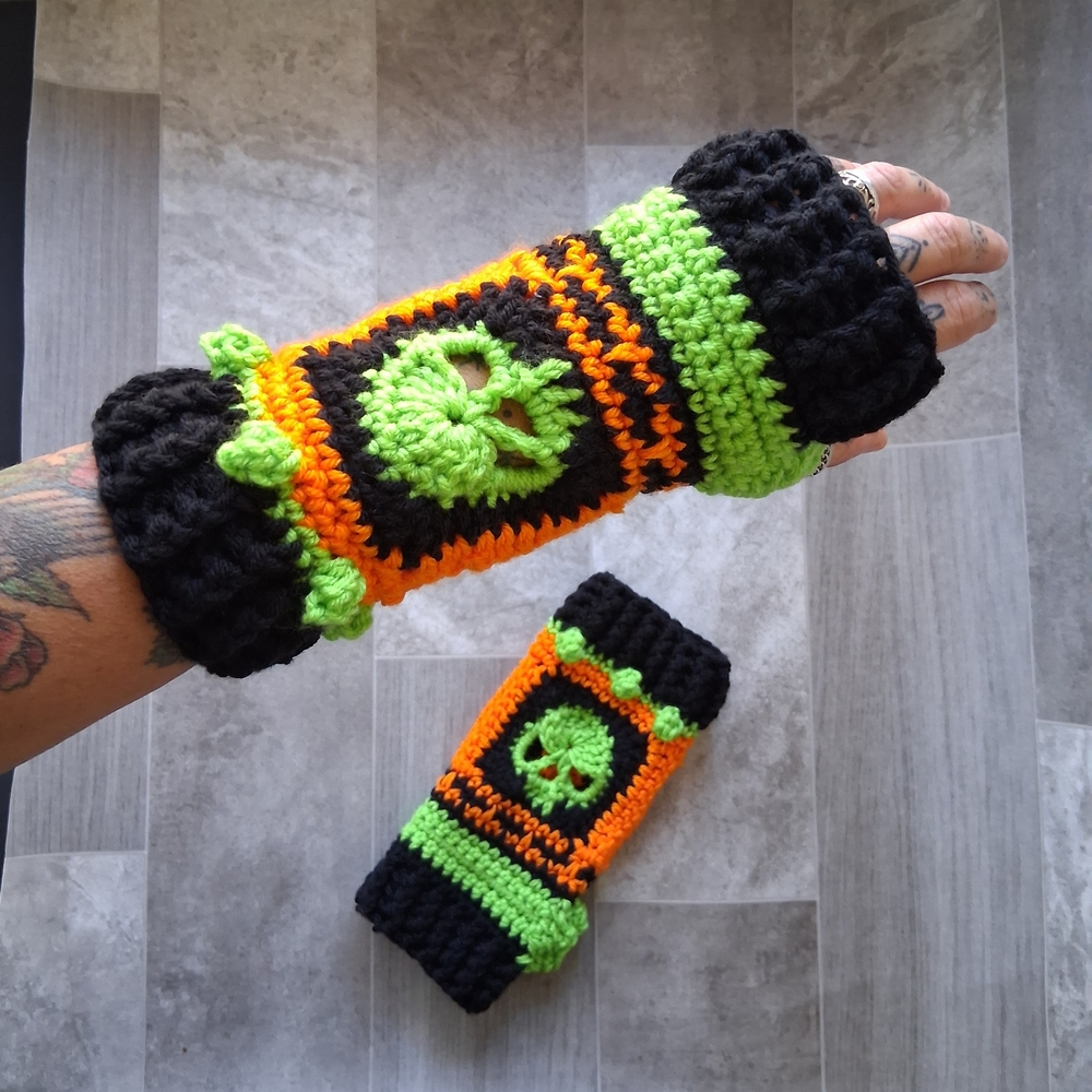 Chunky Crochet,Handmade Skull Design Fingerless Gloves, Goth Gloves